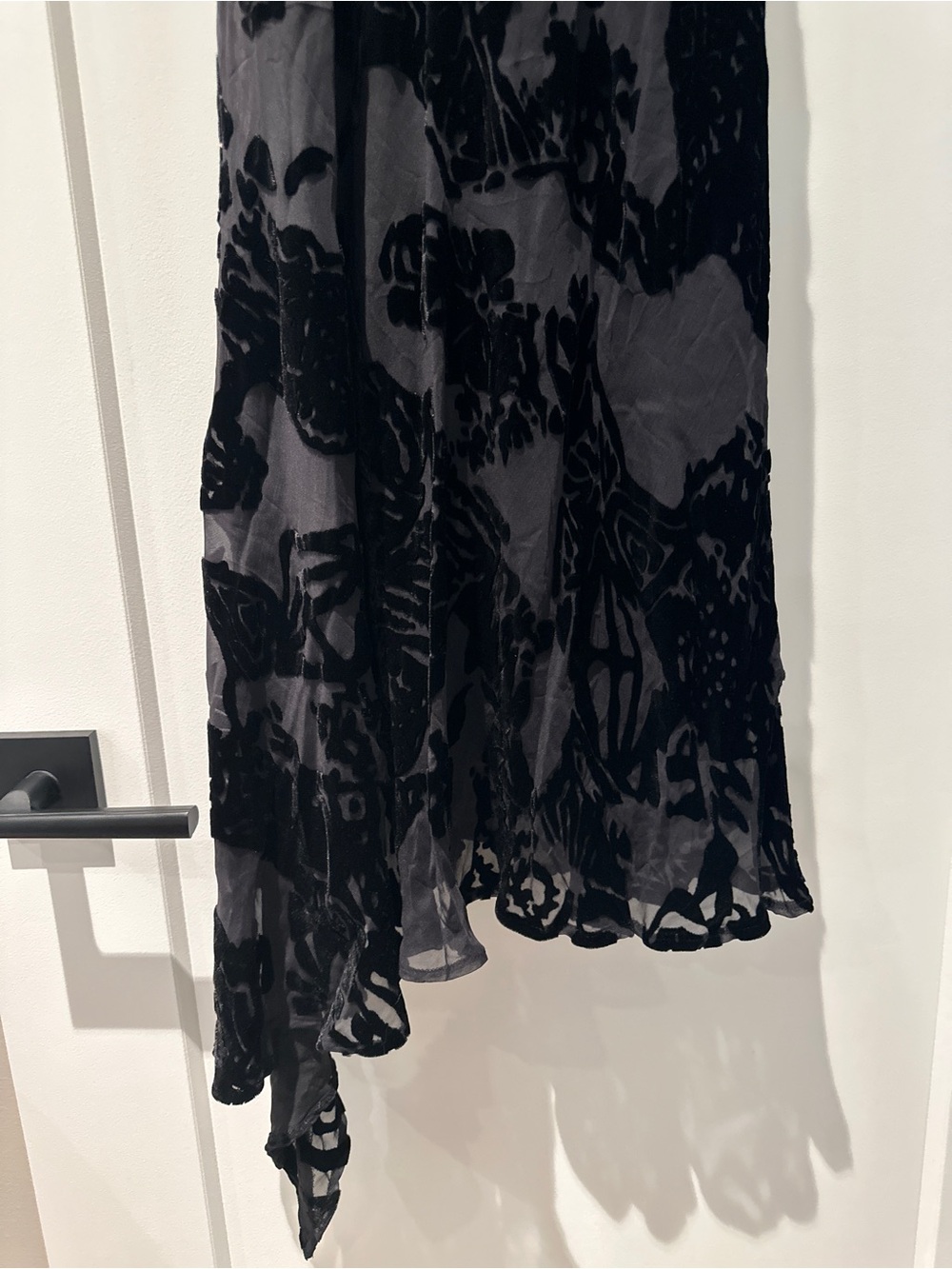 NWOT Laundry By Shelli Segal Black V-Neck Midi Dress with Burnout Velvet Pattern - Picture 2 of 4